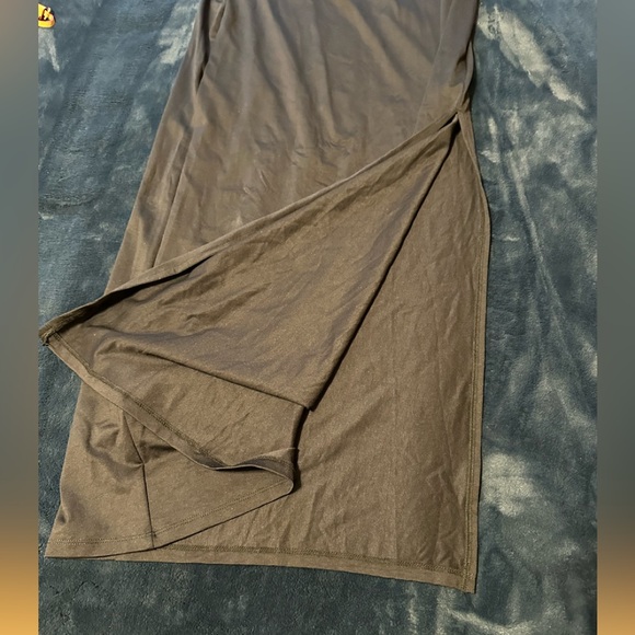 Bershka brand new long skirt with side slit in black. - Picture 3 of 5